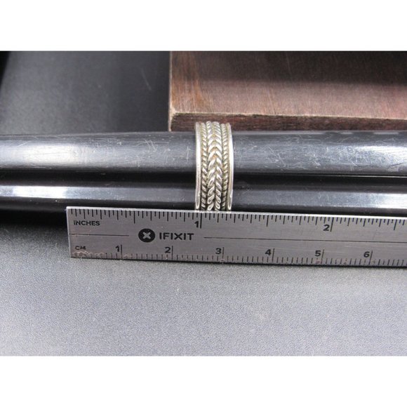 Size 7.75 Sterling Silver Tire Pattern Band Ring - Picture 5 of 6